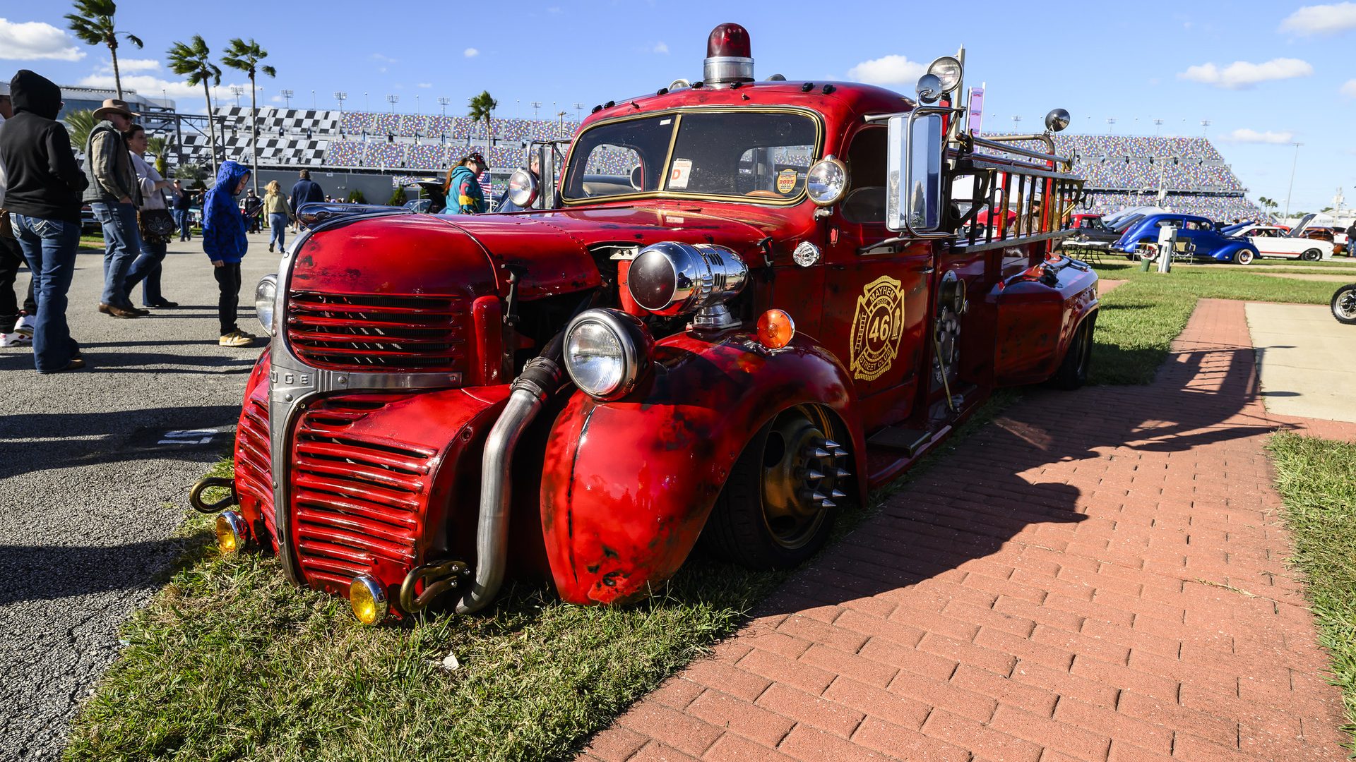 Show cars at the Daytona Turkey Run®