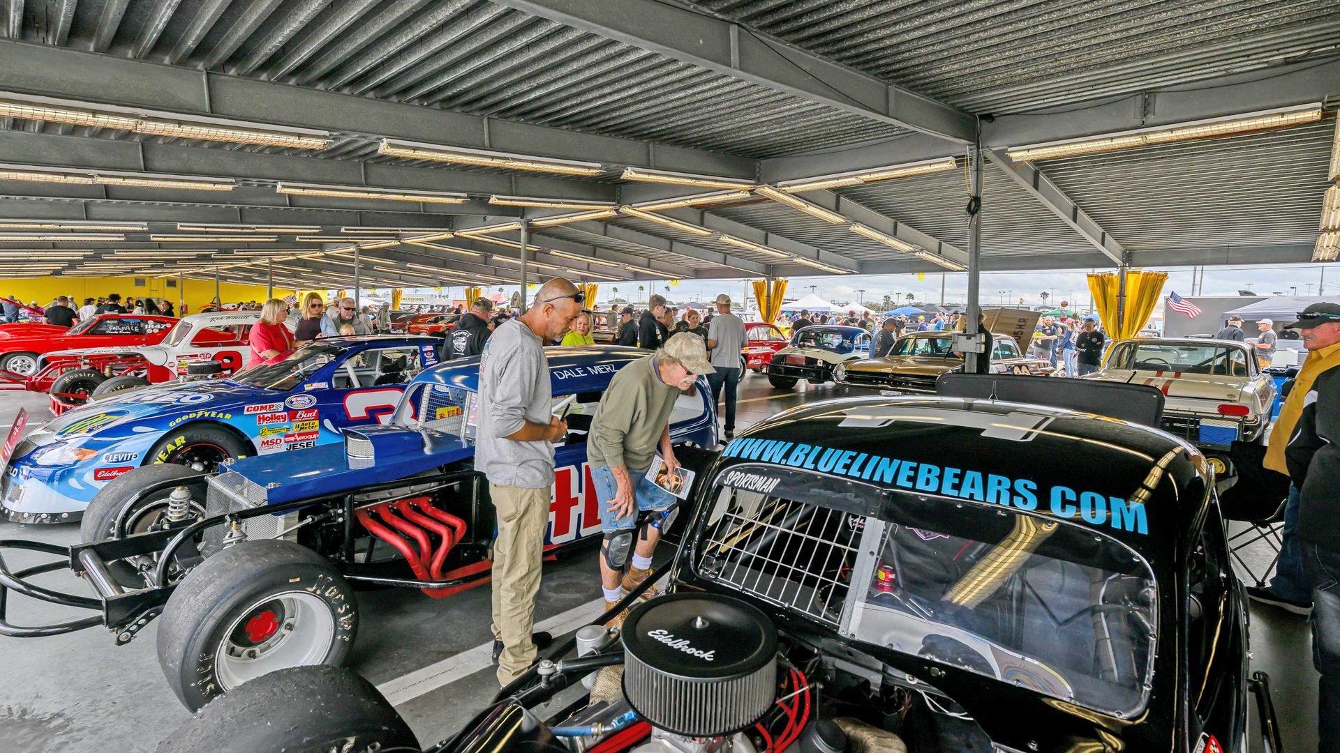 Show cars at the Daytona Turkey Run®