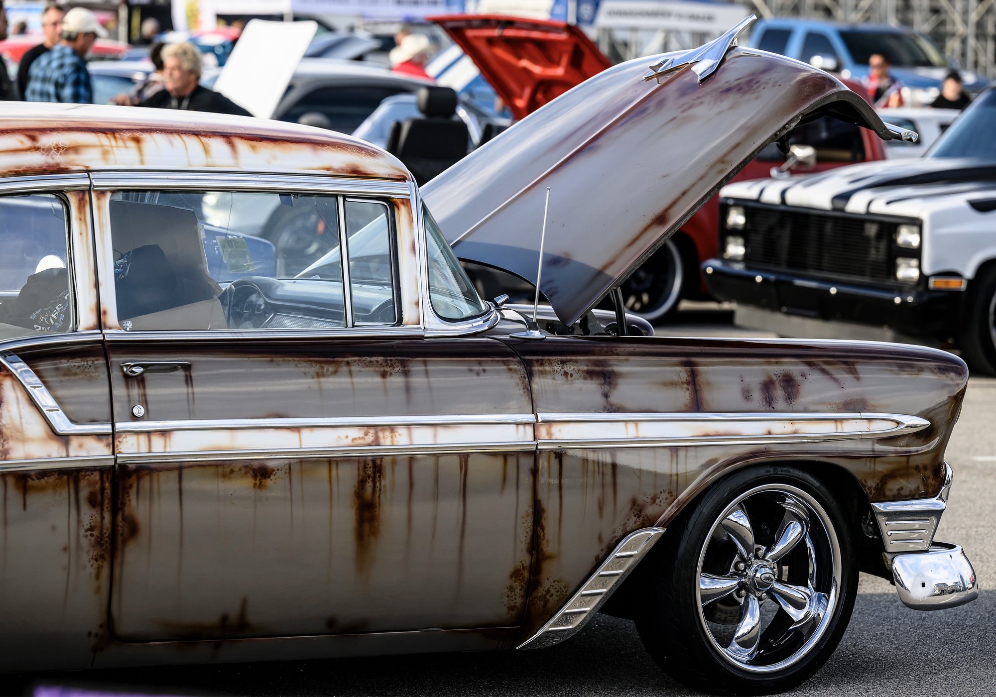 Show cars at the Daytona Turkey Run®